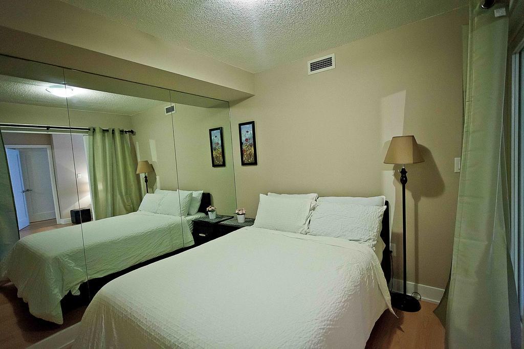 Red Maple Suites - Blue Jays Way Toronto Esterno foto
