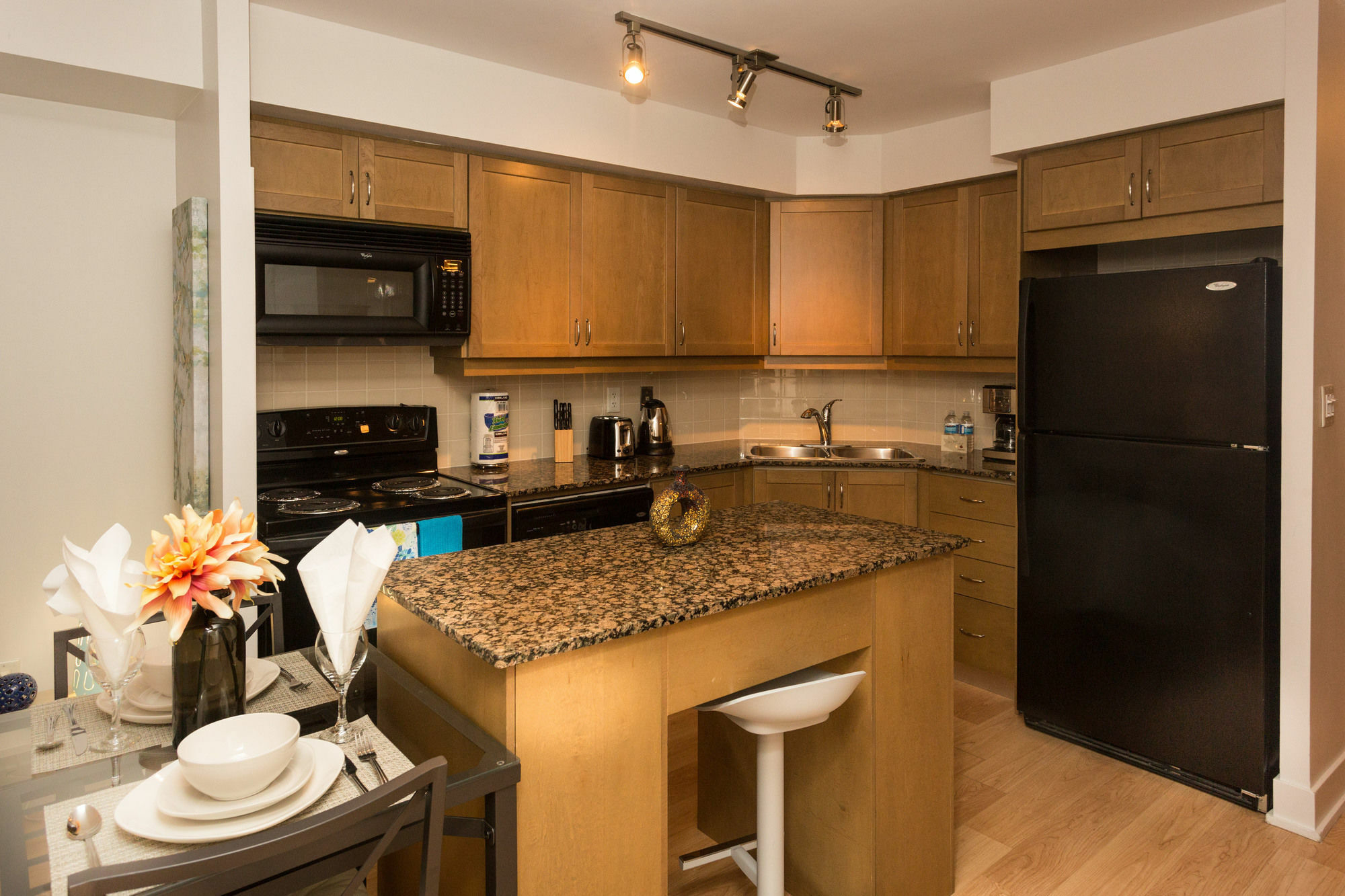 Red Maple Suites - Blue Jays Way Toronto Esterno foto